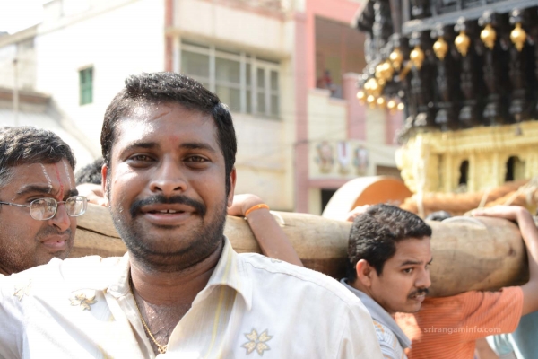 devotee pulling a cart